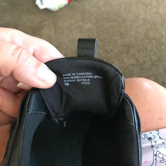 Michael Kors black and gold woman’s size 7M gently used - Picture 5 of 6